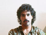 1 John Oates The key to really wearing a mustache---rather than having it wear you---is confidence. Now clean-shaven, Oates wore his with the kind of bravado that Scotsmen bring to shortsless kilt-wearing: a caveman gleam in the eye, an open shirt and a f