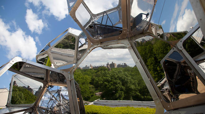 "Tomás Saraceno on the Roof: Cloud City" Installation View