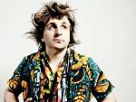 Milton Jones – On the Road