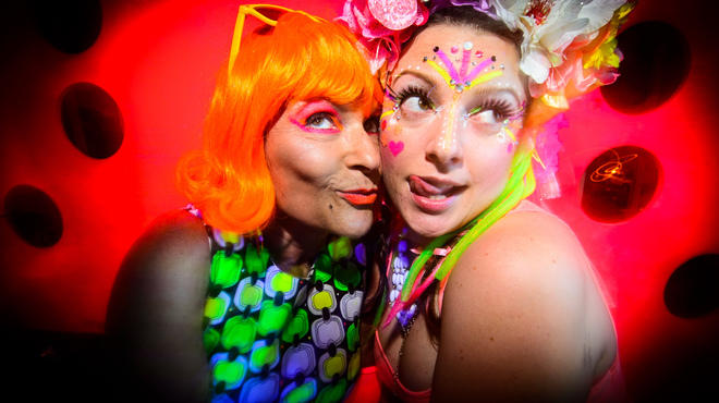 Photos: Black & Light Ball 8