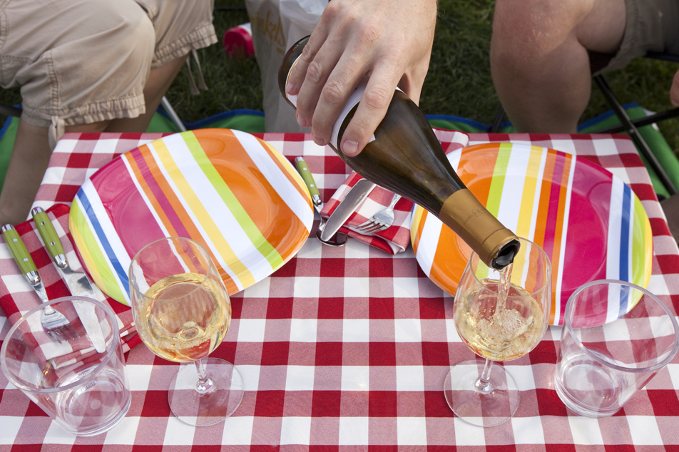 Chicago restaurants are offering gourmet picnics to go