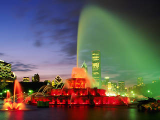 One of the most scenic Chicago tours is City Lights at Night, which stops at Buckingham Fountain.