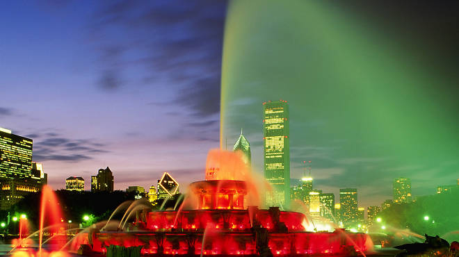 One of the most scenic Chicago tours is City Lights at Night, which stops at Buckingham Fountain.