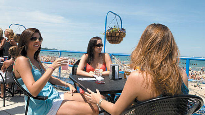 Castaways at North Avenue Beach