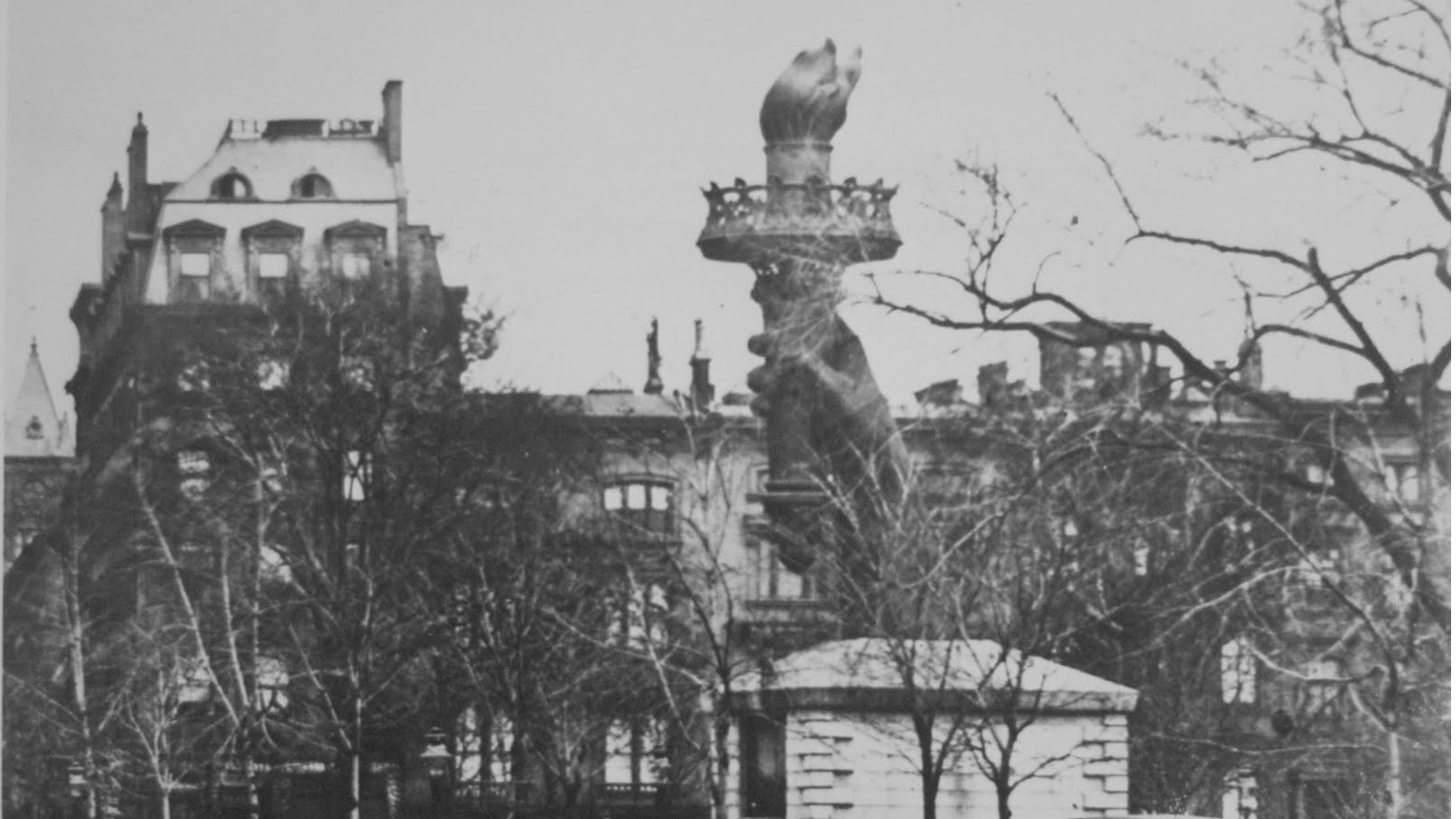 11 vintage photos of the construction of the Statue of Liberty