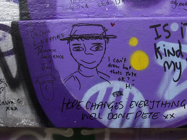 Bracket Alley – Libertines graffiti in London