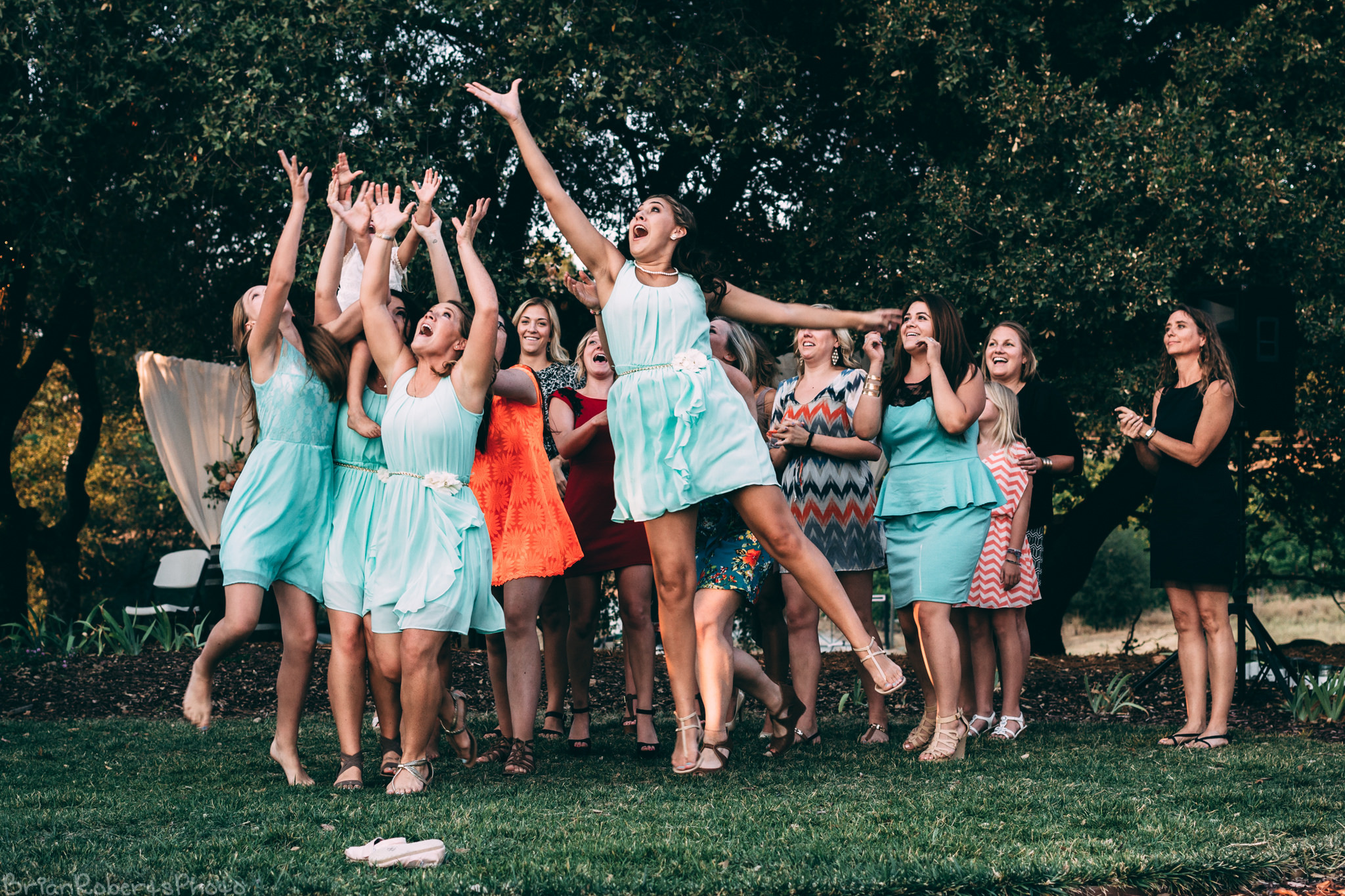 9 things that happen when you're single during wedding season