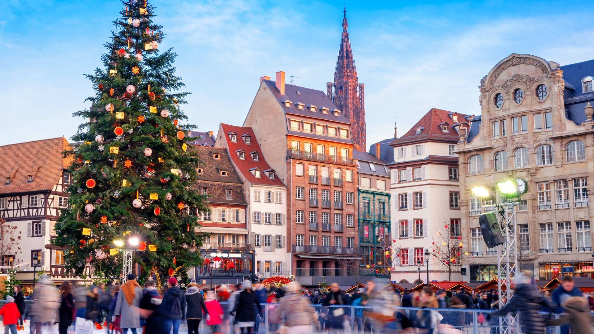 9 Best Christmas Villages And Towns In The World