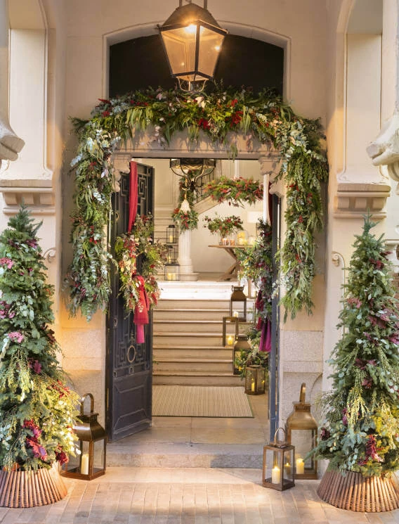 Entrada de la Casa de Navidad decorada per Nadal
