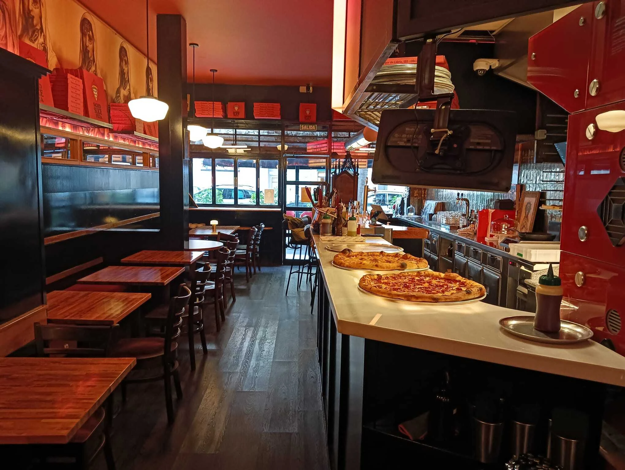 Sacred Slice en Barcelona: pizza, rock e imaginer&iacute;a cat&oacute;lica