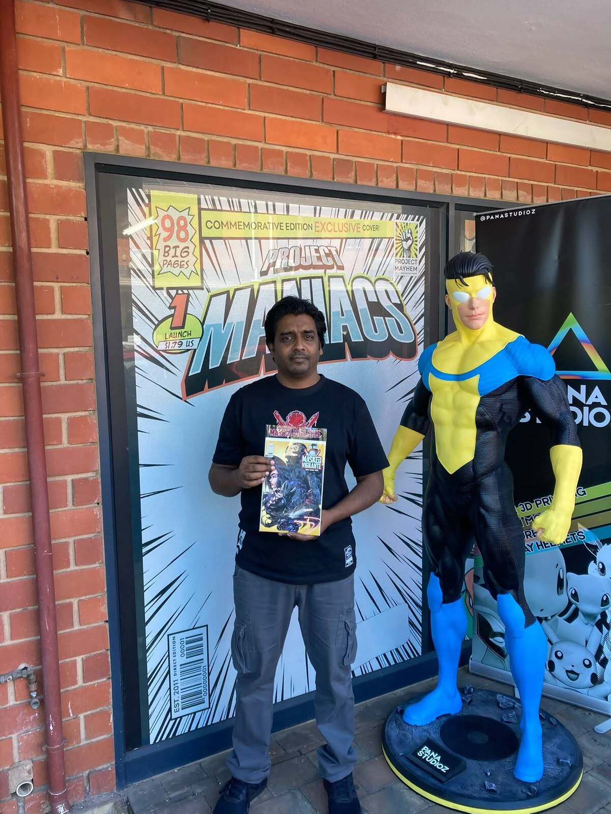 Project Mayhem recently hosted a signing and launch of a new book for Image Comics by renowned writer Tyler Kirkham, with the local artist who drew the book, Leon Govender, attending the signing. 
