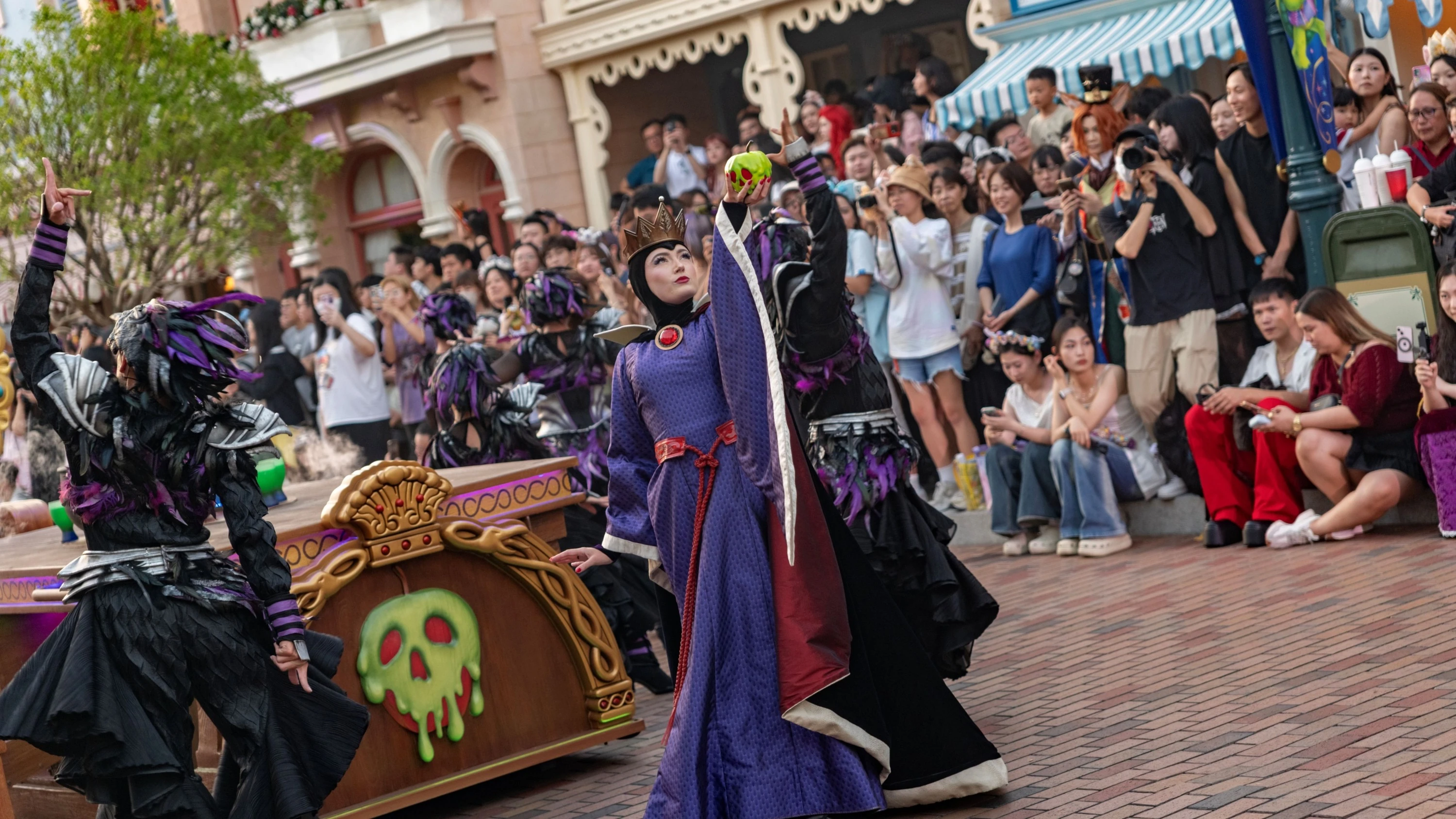 Hong Kong Disneyland Halloween Villains Parade