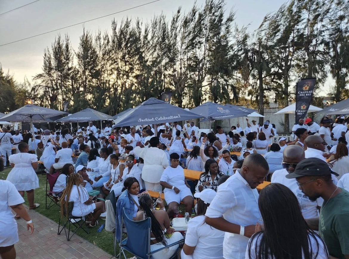 Tebza Tobetsa&rsquo;s 5th Annual RnB & Soul All White Picnic 