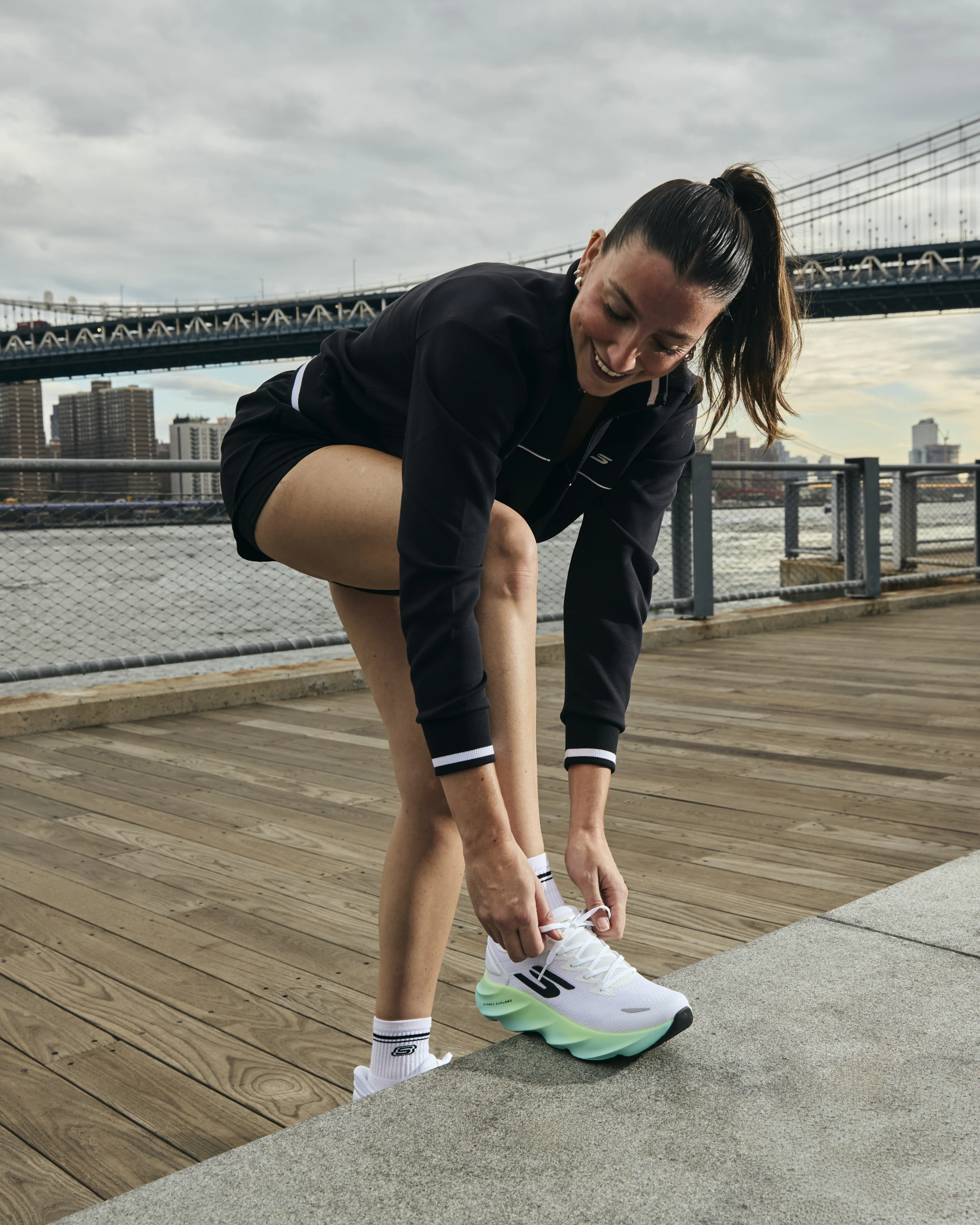 Alexis Kelly in Skechers AERO Razor at the Brooklyn Bridge