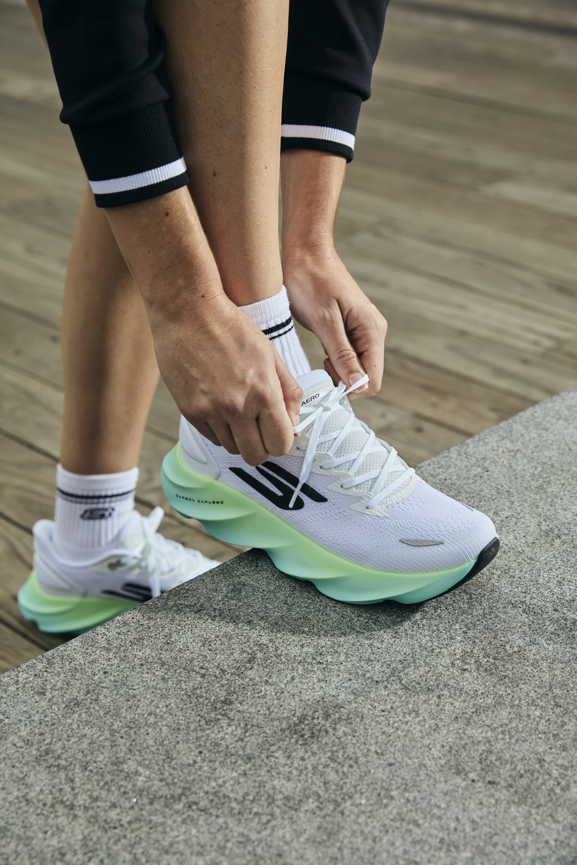 Alexis Kelly in Skechers AERO Razor