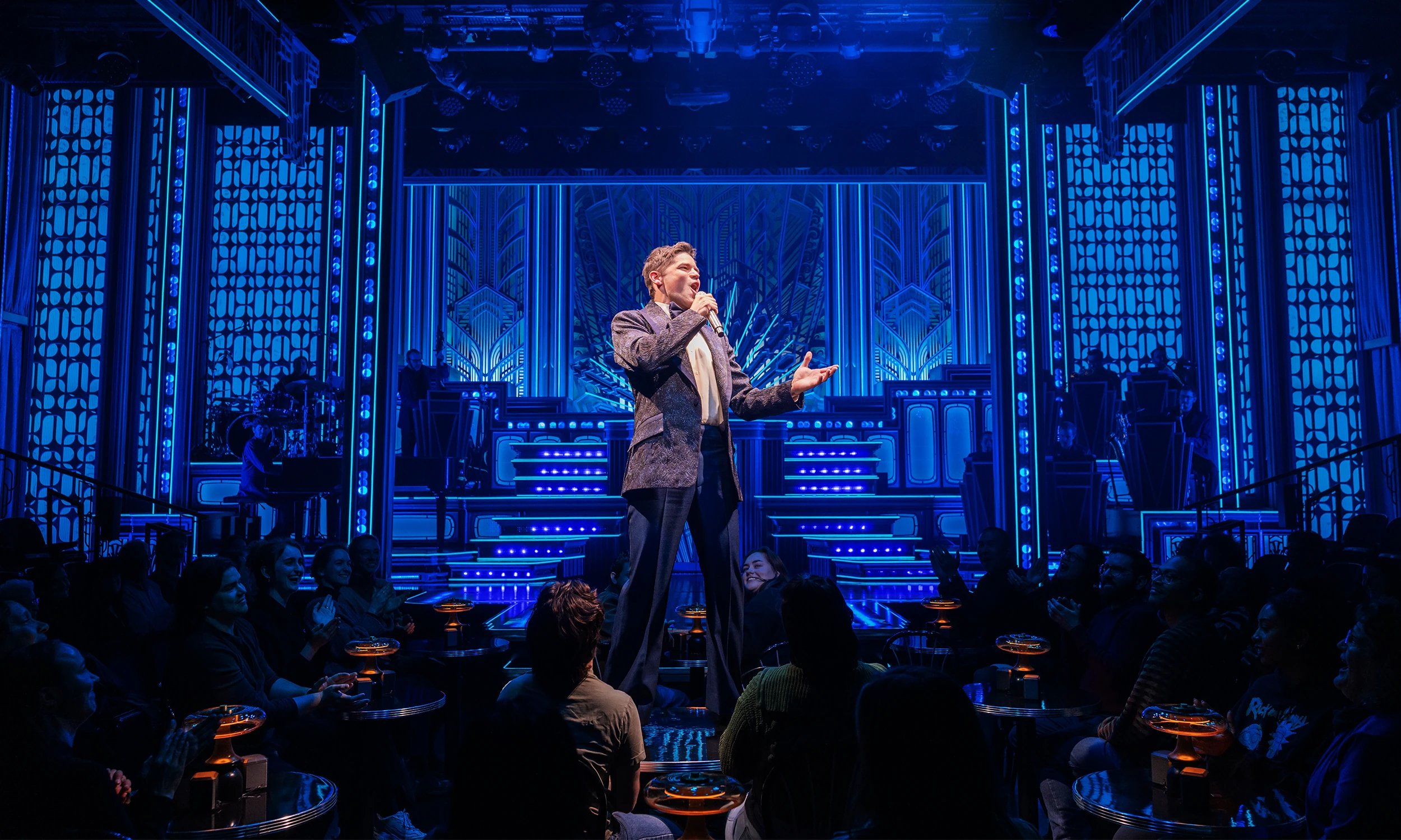 Jeremy Jordan as Bobby Darin singing to the audience