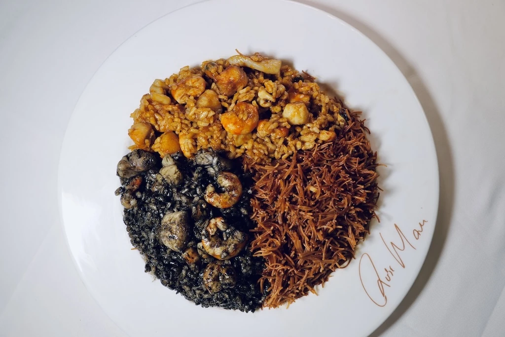Trio de arroz negro, marinero y fideu&agrave;, uno de los cl&aacute;sicos del Merendero de la Mari