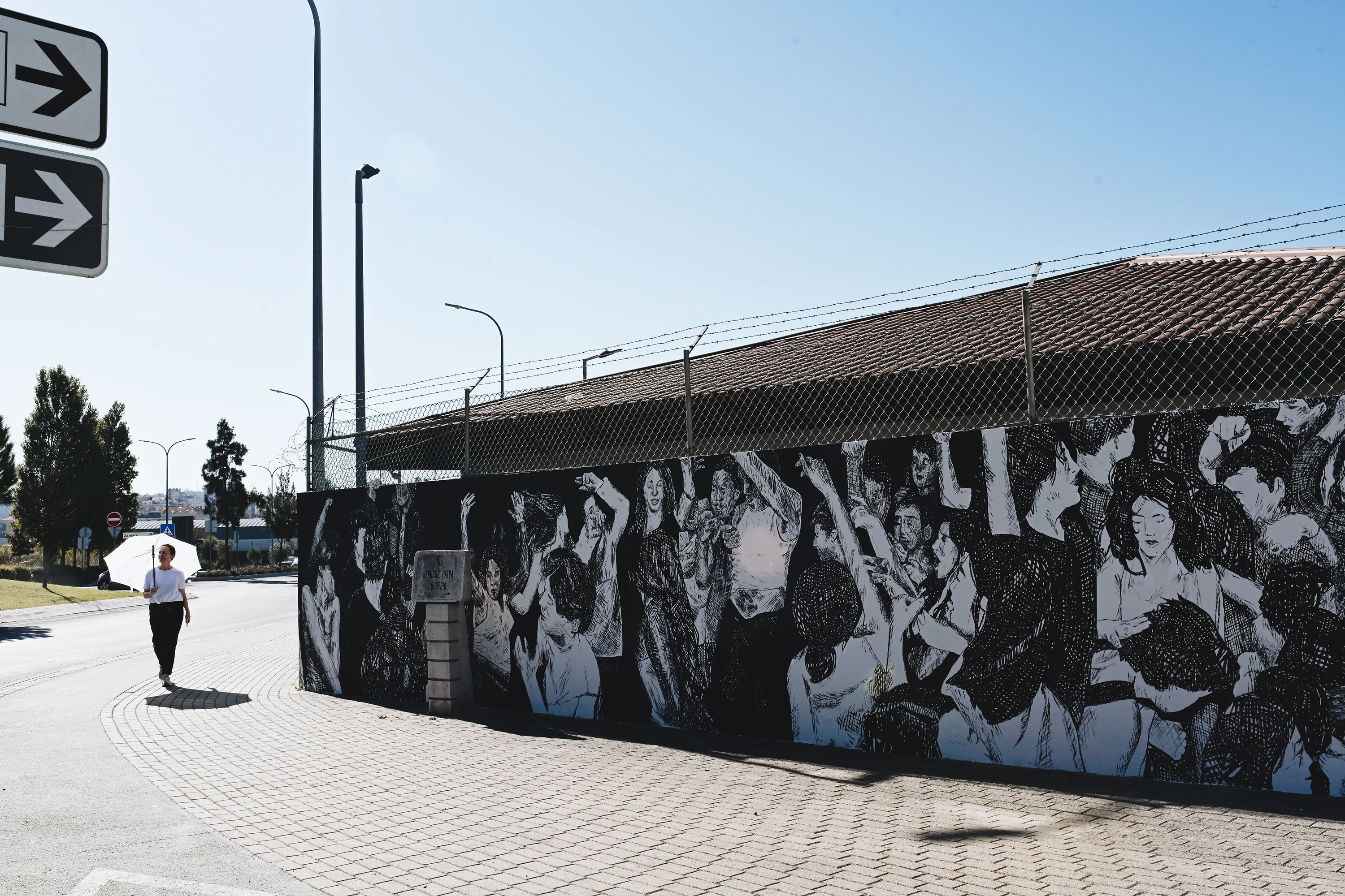 Primeira pintura mural da artista Sofia Cleto, junto ao Lidl da Venda Nova