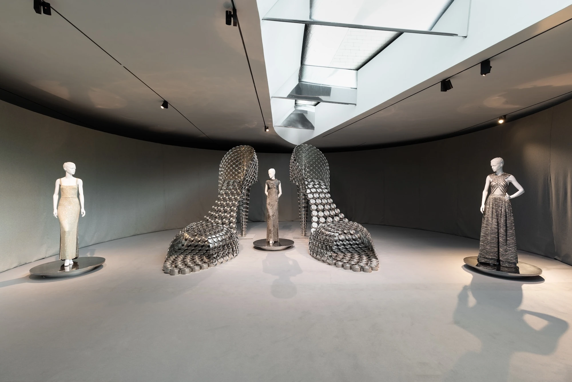 "V&Eacute;NUS &ndash; Valentino Garavani pelo olhar de Joana Vasconcelos"