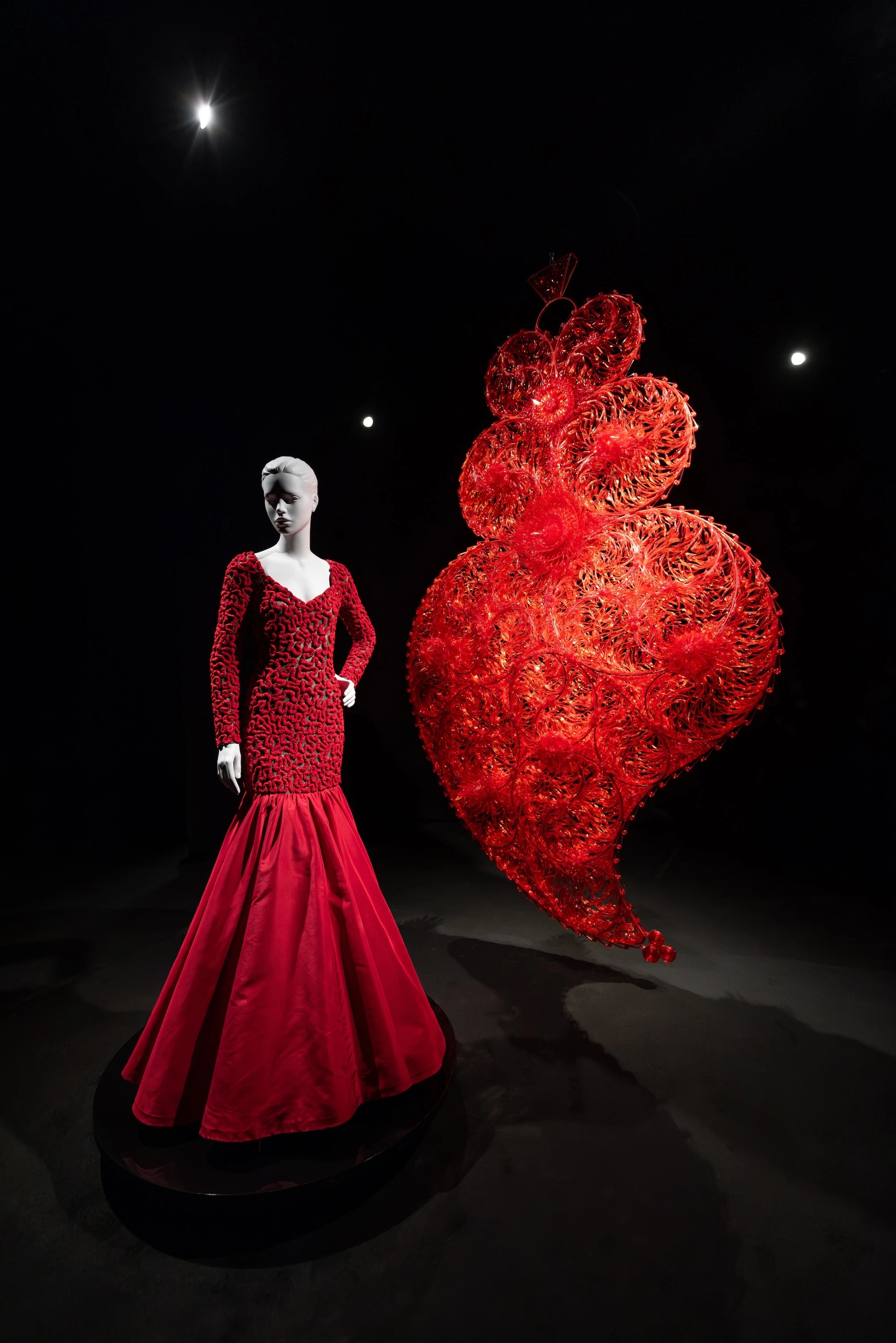 "V&Eacute;NUS &ndash; Valentino Garavani pelo olhar de Joana Vasconcelos"