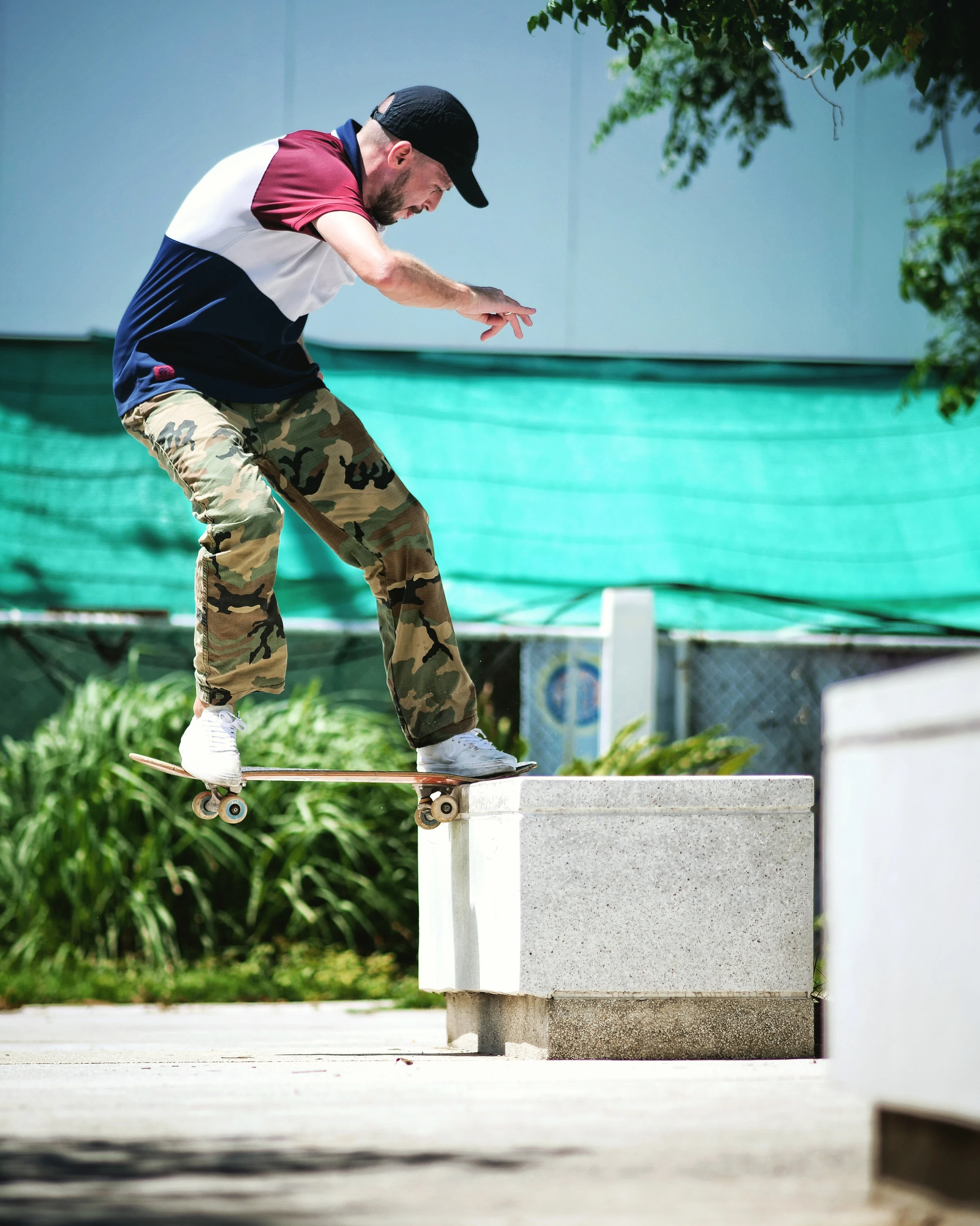 Anthony Claravall &ndash; Simon Pellaux, frontside noseslide