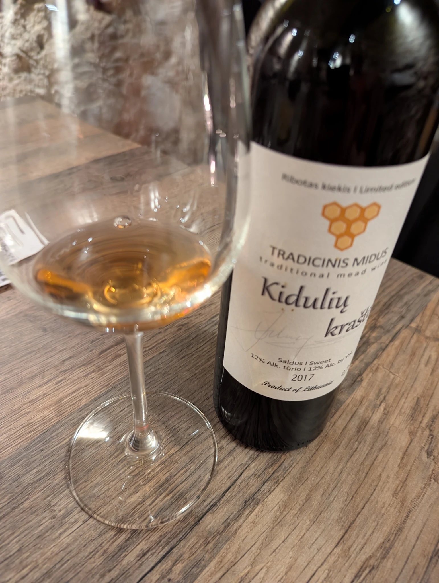 Modern mead wine Lietuvi&scaron;ki Skoniai