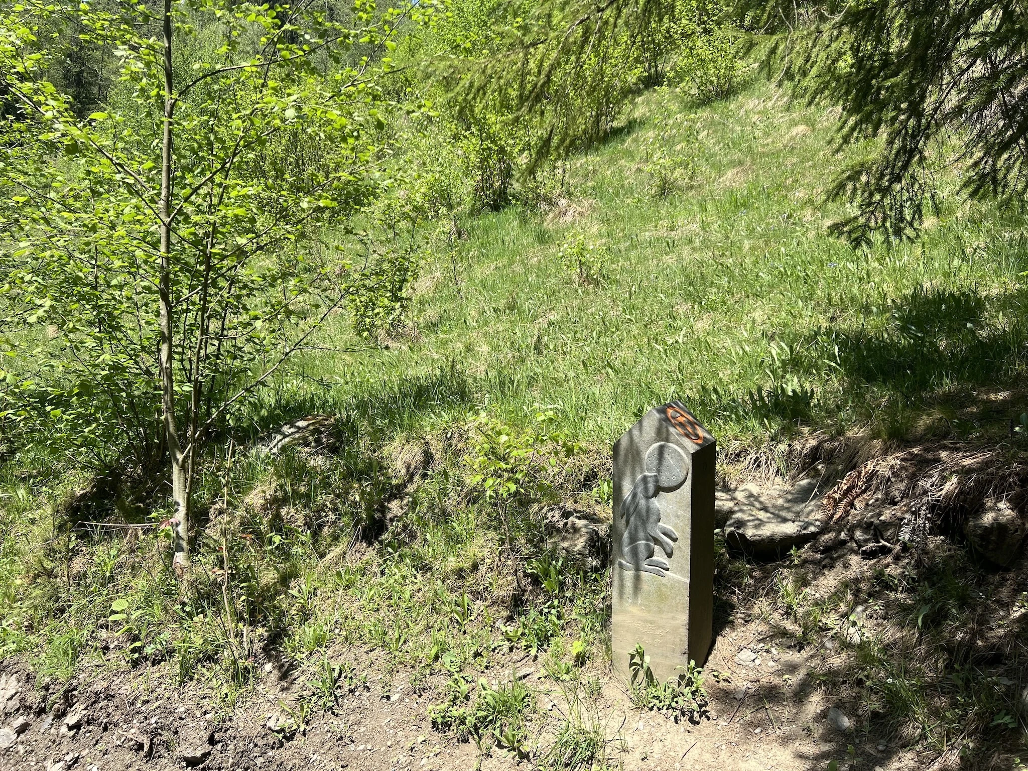 A carved waymarker on the Via Transilvanica