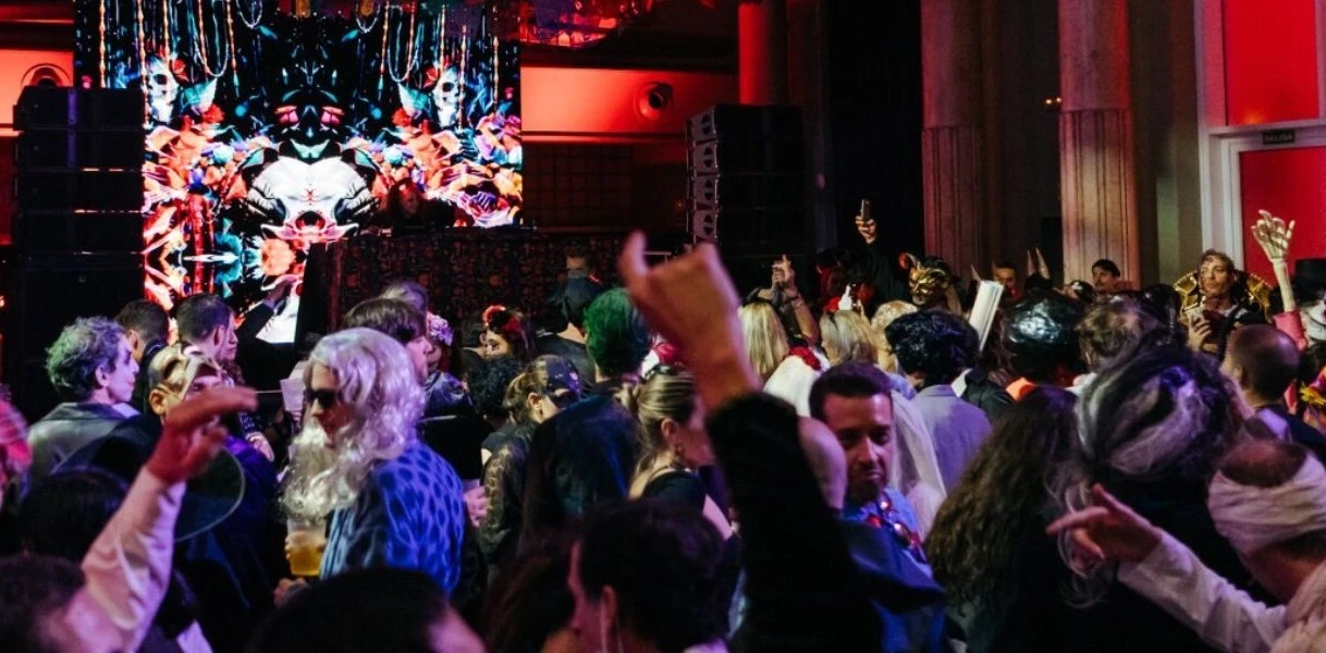 Noche de muertos y brujas