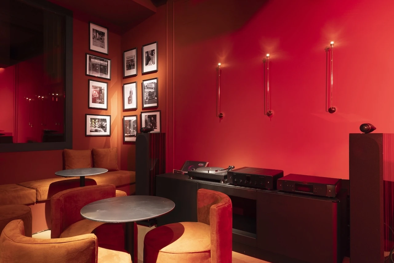 Rincones de escucha de m&uacute;sica en el Club del Disco