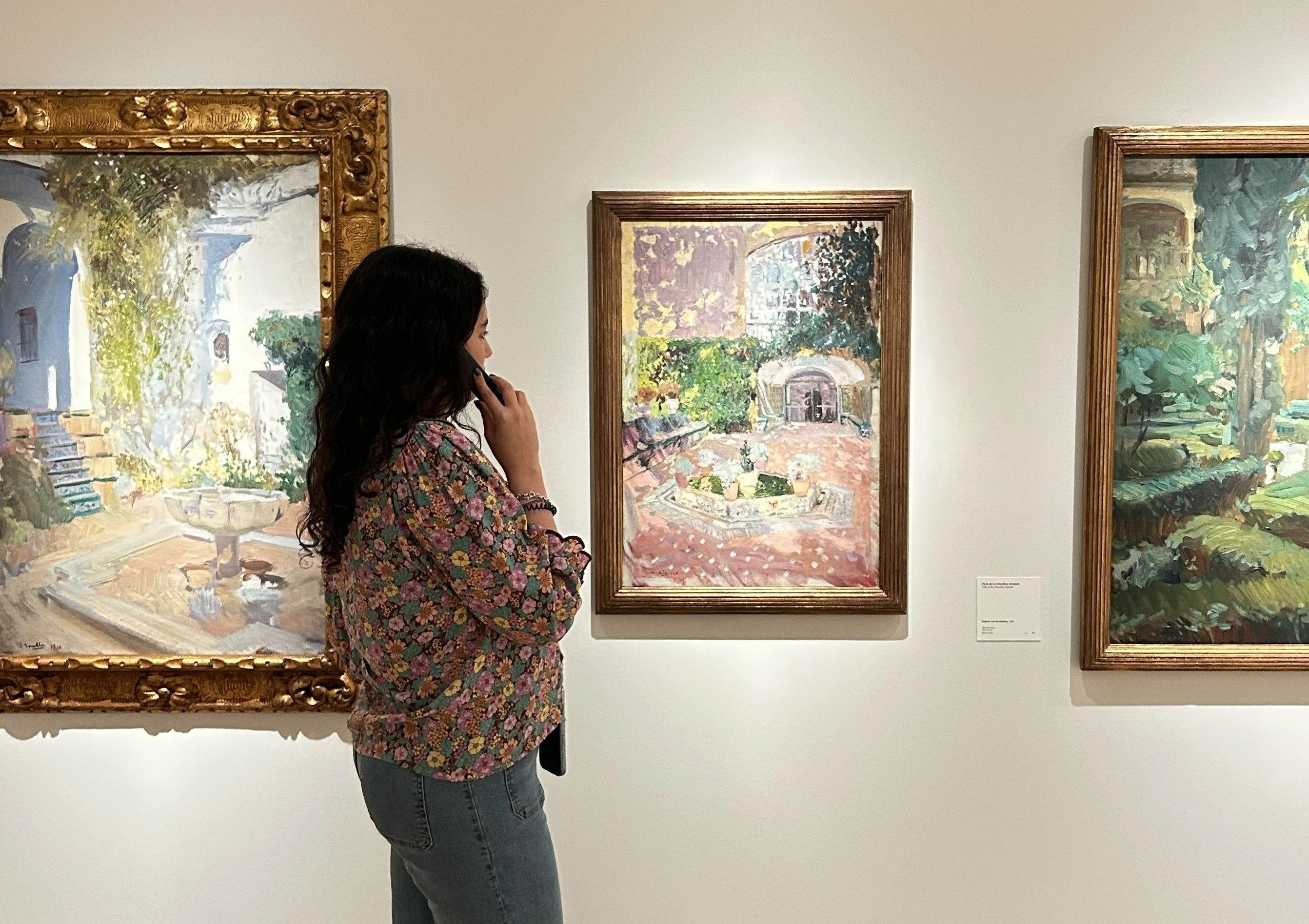 Tras la casa del artista