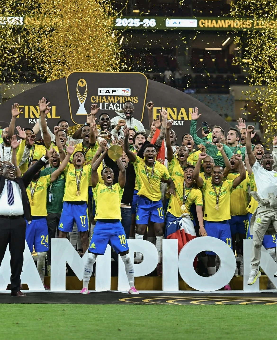 Mamelodi Sundowns lifting the CAF trophy