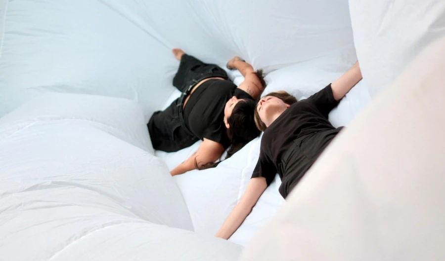 Performance y visita guiada con Anna Irina Russell y Blanca Arias