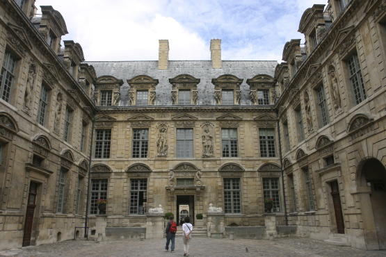 Hôtel de Sully