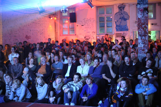 <p>Slideluck Potshow</p>