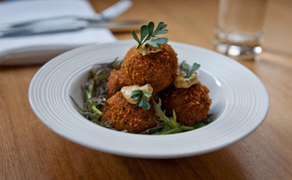 Bitterballen at Vandaag, winner of the Best reason to go Dutch award