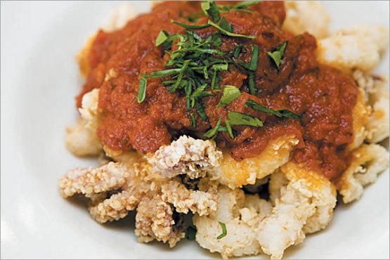 Fried calamari with marinara sauce