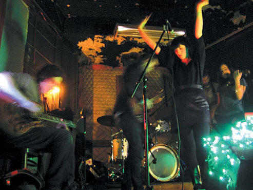 MAGNETIC BLUR Sian Alice Group performs a wee-hours set in Bushwick.