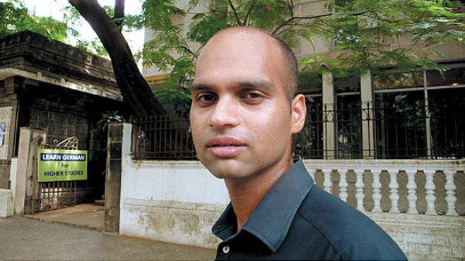  TO SERVANT WITH LOVE Adiga imagines the life of a resentful Indian laborer.