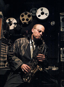 SAX APPEAL Mogentale chills during surveillance.