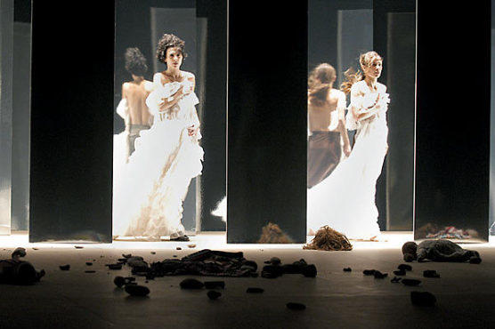 GONE WITH THE WIND Dancers come and go in Umwelt.