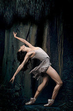 WATCH HER BACK Ferri performs Manon.