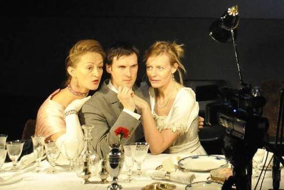 YOU’RE JUST PROJECTING Liz Kettle, Jonah Russell and Anastasia Hille, from left, are totally ready for their closeup.