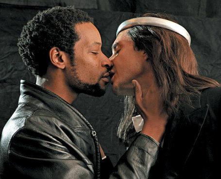 KISS OF DEATH Kenajuan Bentley, left, tempts Vietor’s King Edward.