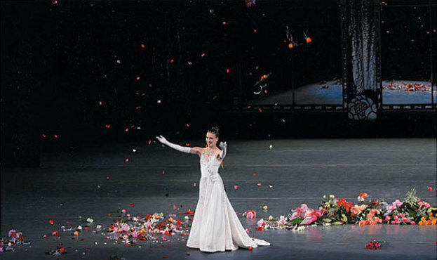 A NICHOLS FOR YOUR THOUGHTS Kyra Nichols bids the crowd farewell at her final performance.