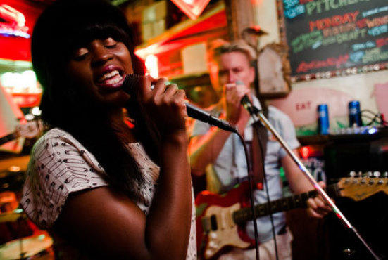 Amber O'Reilly sings Black Velvet