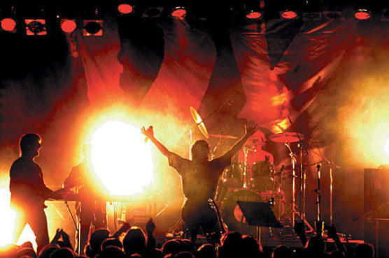 THEIR CHEMICAL ROMANCE Veteran rockers DDT slay the fans back home in Russia.