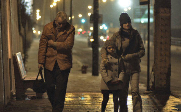 Dennis Farina, Meredith Droeger and Jamie Anne Allman in The Last Rites of Joe...