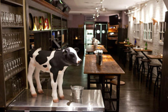 LittleCheesePub.interior1