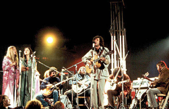 WIGHT OF WAY Cohen, center, gives the English crowd what they want