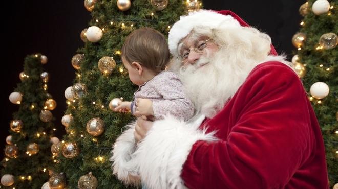Canary Wharf - Santa high res.jpg